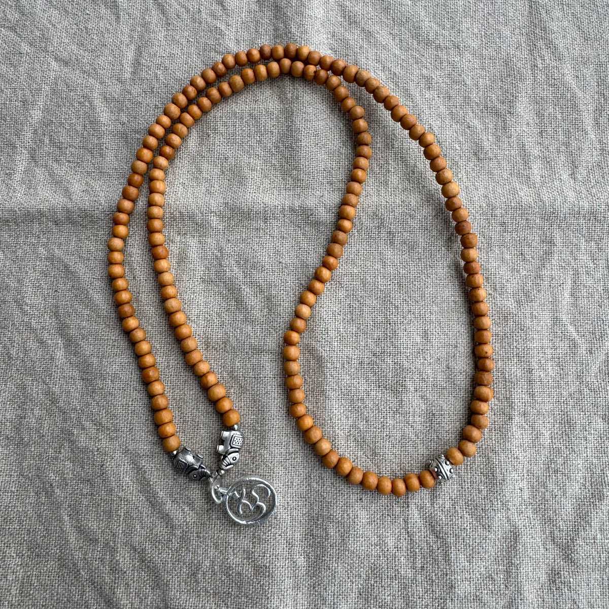 Mala Sandelträ omlottarmband