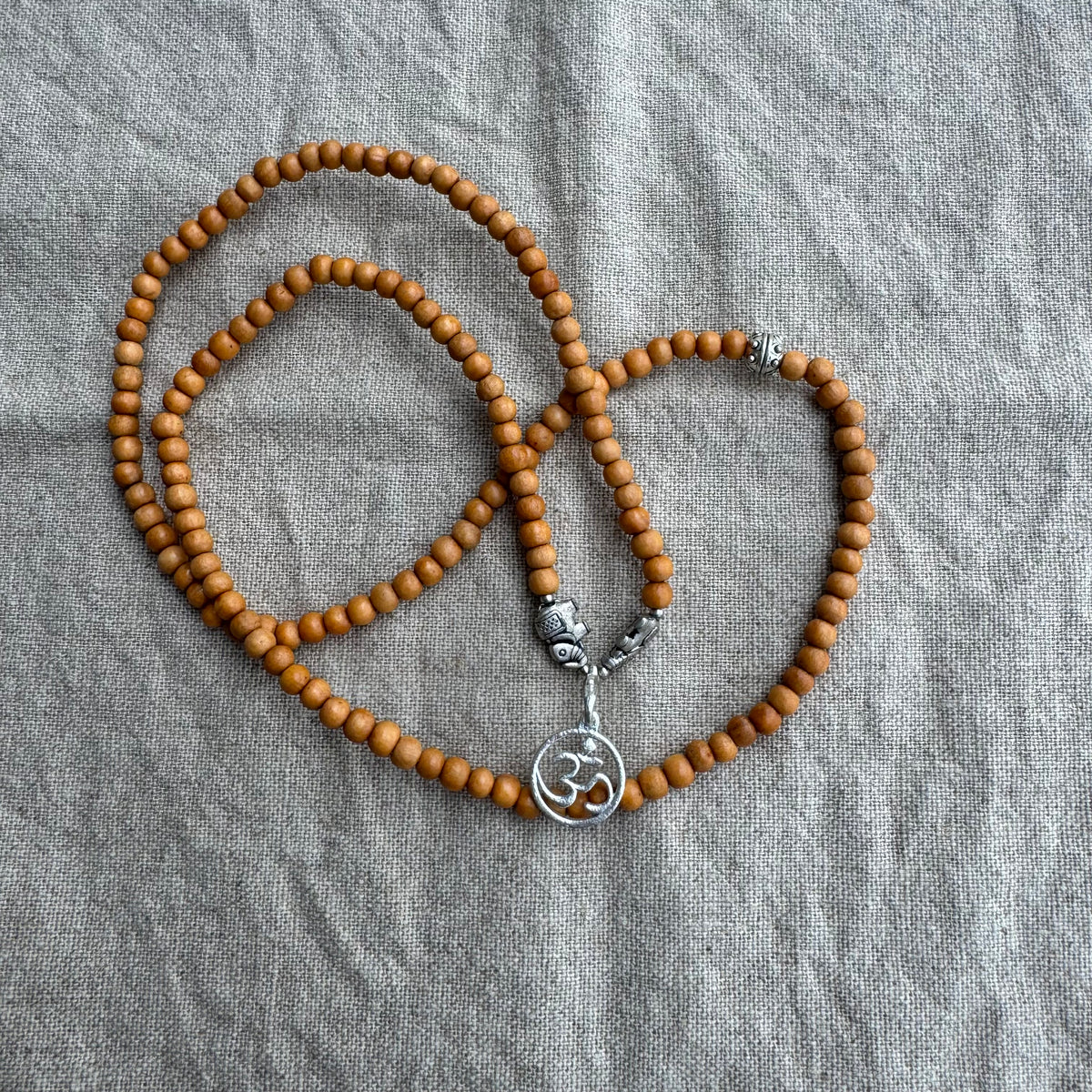 Mala Sandelträ omlottarmband